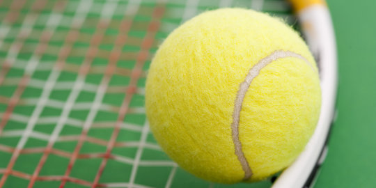 4 Cara manfaatkan bola tenis untuk kehidupan sehari-hari