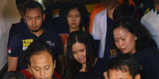dekat dengan keluarga mirna rev2