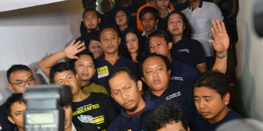 Mau pulang tapi banyak wartawan, mobil orangtua Jessica putar balik