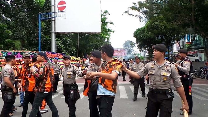 bentrokan ormas di medan