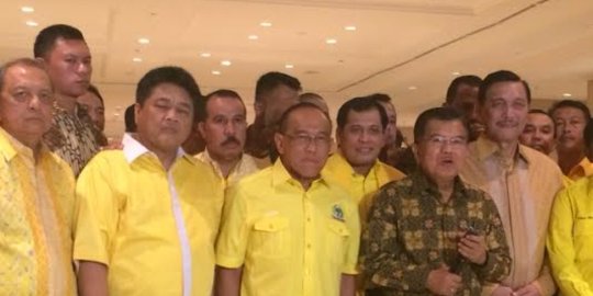 Macam-macam alasan elite Golkar tak bisa jauh dari kekuasaan