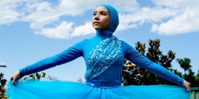 Berhijab tidak memupuskan harapan gadis ini untuk jadi balerina