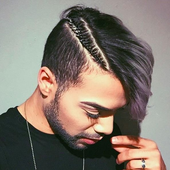 Setelah man bun kini giliran man braid yang hits di tahun 