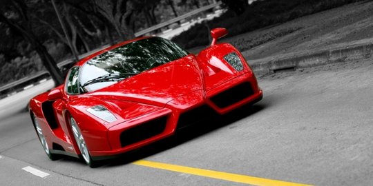 ferrari identik dengan merah rev1