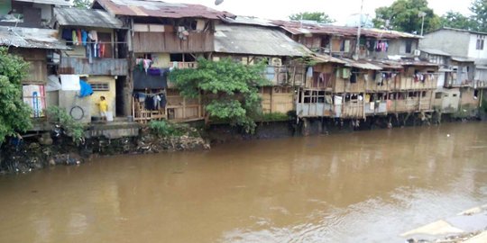 Warga Kampung Pulo: Katanya digusur tak banjir, tapi tetap banjir