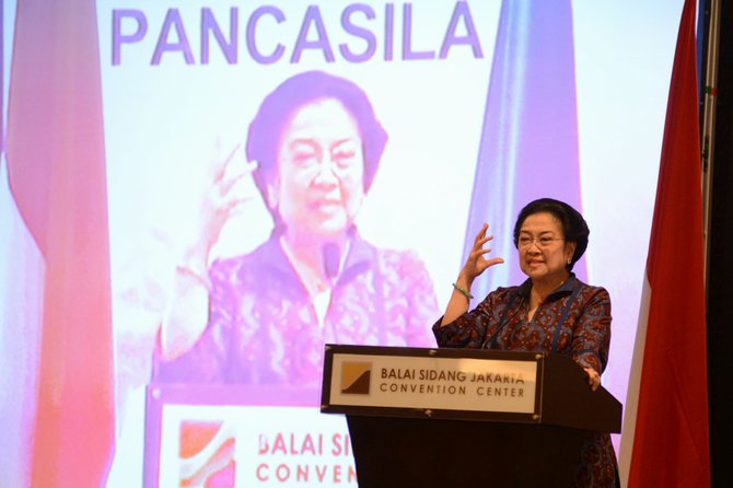 megawati hadiri bedah buku revolusi pancasila