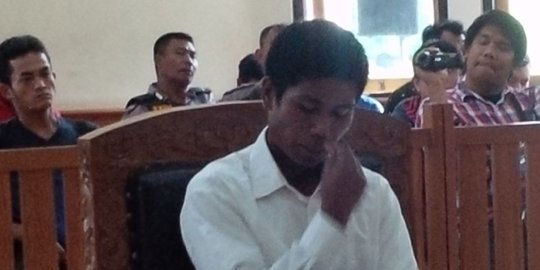 Agus, terdakwa kasus pembunuhan Engeline dituntut 12 tahun bui
