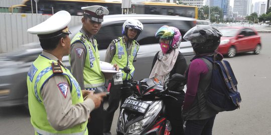 Kena tilang di Jakarta Barat, bisa bayar denda lewat online
