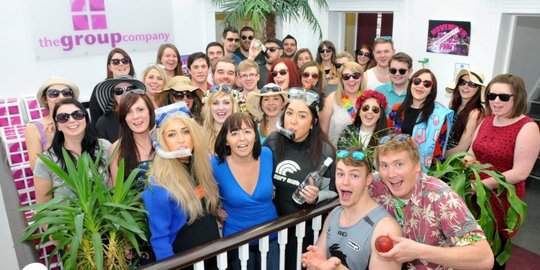 Bos baik hati boyong semua pegawai liburan mewah