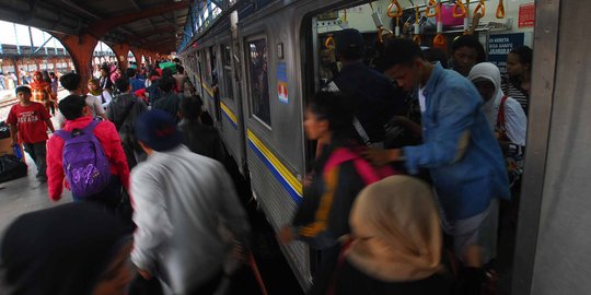 Gangguan sinyal sudah selesai diperbaiki, antrean KRL masih terjadi