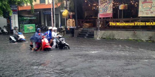 Hujan deras bikin Denpasar dan Kuta banjir, bandara pun ditutup