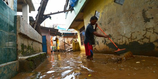 Banjir kiriman bercampur lumpur rendam di Kp Pulo