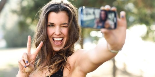 Kebiasaan selfie buat lebih banyak orang ke dokter gigi