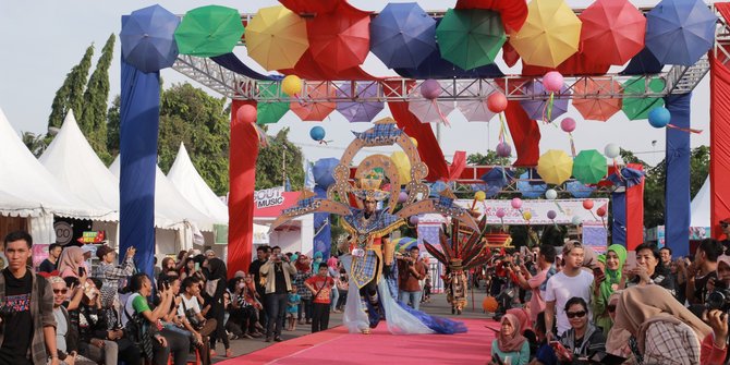 Pesona fashion dari Samarinda Sarung Carnival 2016