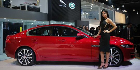 Dari aktris hingga model seksi panaskan Indian Auto Expo 2016