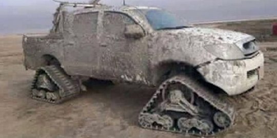 ISIS modifikasi mobil Toyota jadi tank buat tempur