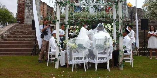 Keluarga pejabat gelar pesta nikah di cagar budaya Keraton Kaibon