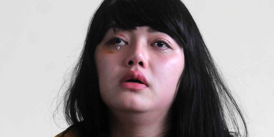 Usai diperiksa polisi kasus dugaan dianiaya Masinton, Dita menangis