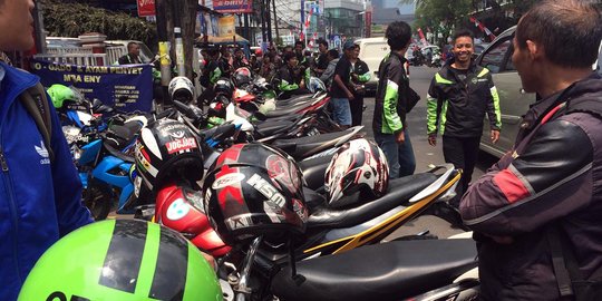 Video detik-detik sopir GrabBike serbu ojek pangkalan di St Cawang