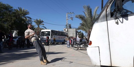 Super Hero asal Palestina ini sanggup tarik bus pakai gigi