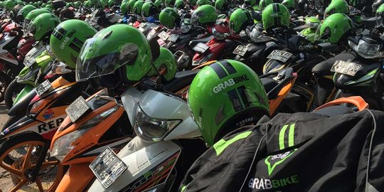 Sopir GrabBike saweran ganti dagangan penjual kopi yang dijarah