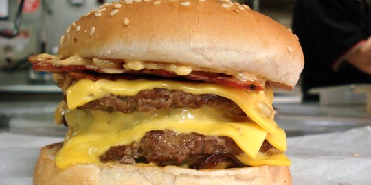 Telan burger tak dikunyah, bapak ini tewas mengenaskan