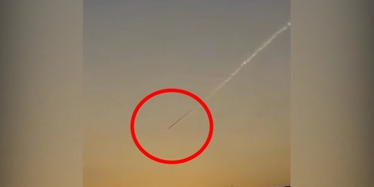 [Video] UFO atau meteor? Objek misterius terekam jatuh di Rusia