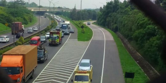 Libur panjang, lalin Tol Japek dan Cipularang mengular