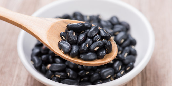 5 Alasan untuk lebih banyak makan kacang hitam