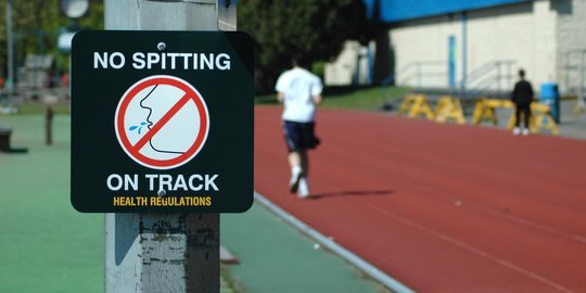 warganya menyisir rambut saat macet rev1