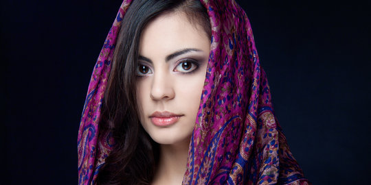 warganya berciuman di mobil rev1