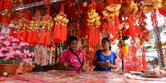 Berkah imlek, rezeki dari lampion dan kue keranjang 