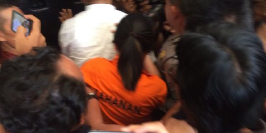 Rekonstruksi tertutup, Jessica melakukan sejumlah adegan di Olivier
