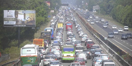 Meski terapkan sistem satu arah, kendaraan arah Puncak macet total