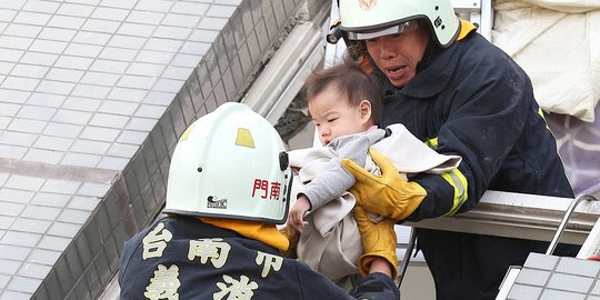 Balita ini selamat setelah terkubur 24 jam akibat gempa Taiwan