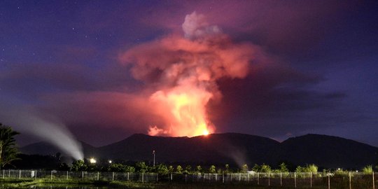 Ini penampakan Gunung Soputan saat meletus dahsyat