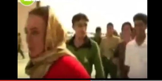 dikerubuti pria iran saat liputan rev4