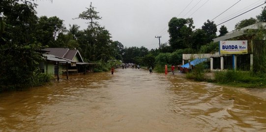 Banjir bandang, petugas PLN di Babel tewas terseret arus