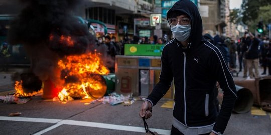 Kerusuhan pecah di Hong Kong usai puluhan PKL digusur