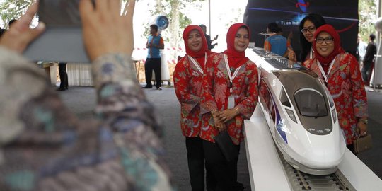 Dihujani kritik, pemerintah tetap ngotot bangun kereta cepat