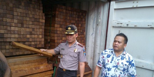 Polisi tangkap sopir dan kernet bawa kayu ilegal, pemilik masih DPO