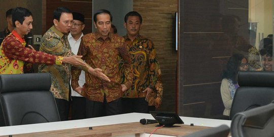 Hari Pers Nasional, Jokowi sindir 'gempuran' berita bernada pesimis