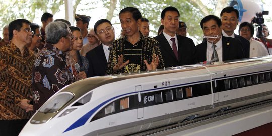 Jaga transparansi, Jokowi minta KPK & BPK awasi proyek kereta cepat