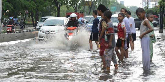 Diguyur hujan sejak siang, ini 16 titik genangan air di Jakarta