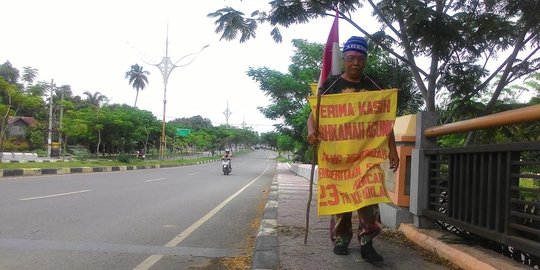 Indra Azwan kembali beraksi nekat keliling Indonesia jalan kaki
