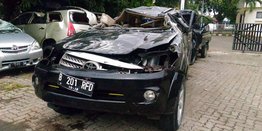 Driver GO-JEK dan istri korban Fortuner maut dimakamkan satu liang