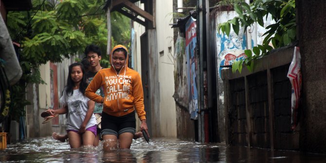 Banjir di Petogogan surut, warga waspadai air kiriman dari Bogor