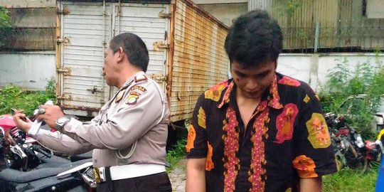 40 Driver GO-JEK sambangi kantor polisi, pastikan Riki ada di sel