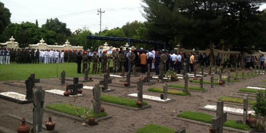 Jenazah Mayor Ivy dimakamkan di Taman Makam Pahlawan Kusumanegara