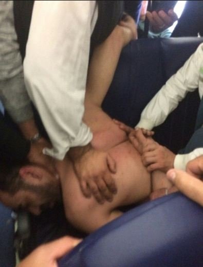 penumpang pesawat asal aljazair dibekuk